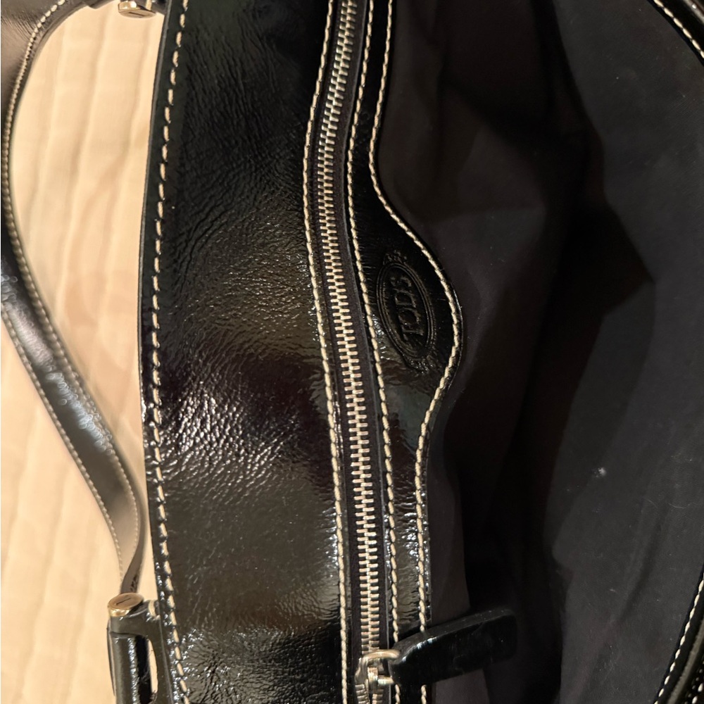 Tod's Black Shoulder Bag with Structured Design - Picture 8 of 13